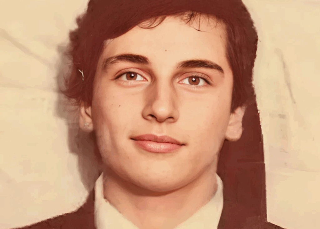 Csak a legelszántabb rajongók ismerik fel kedvenc színészüket fiatalkori fotóin – de vajon ki ő valójában?