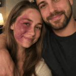 # A lányom hazahozta a vőlegényét, hogy bemutassa nekem az esküvő előtt – amint kiment a szobából, a férfi ezt mondta: „Én teljesítettem a megállapodás rám eső részét, most te jössz.”